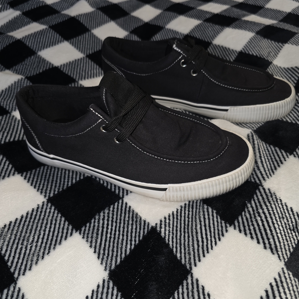 Classic Steve Madden Black Youth Canvas Sneakers sz5
